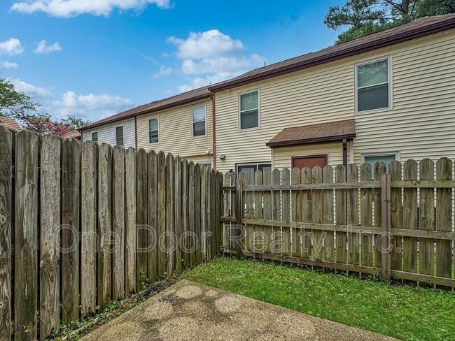 Building Photo - 285 Merrimac Trail