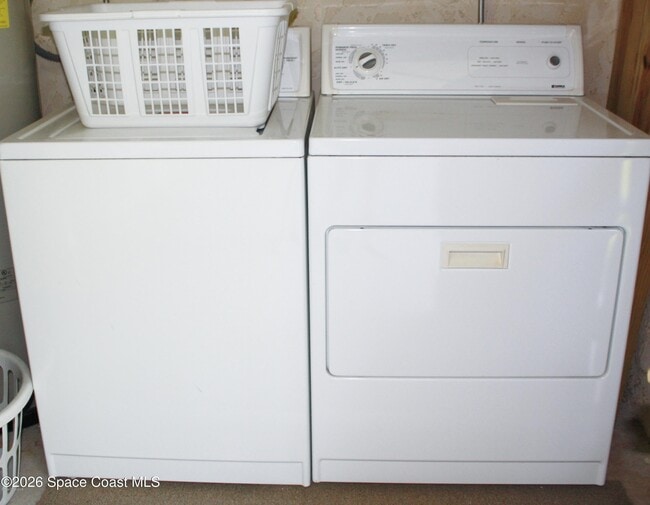 Building Photo - 2145 Golf Isle Dr