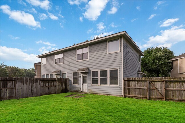 Building Photo - 14322 Mooreview Ln