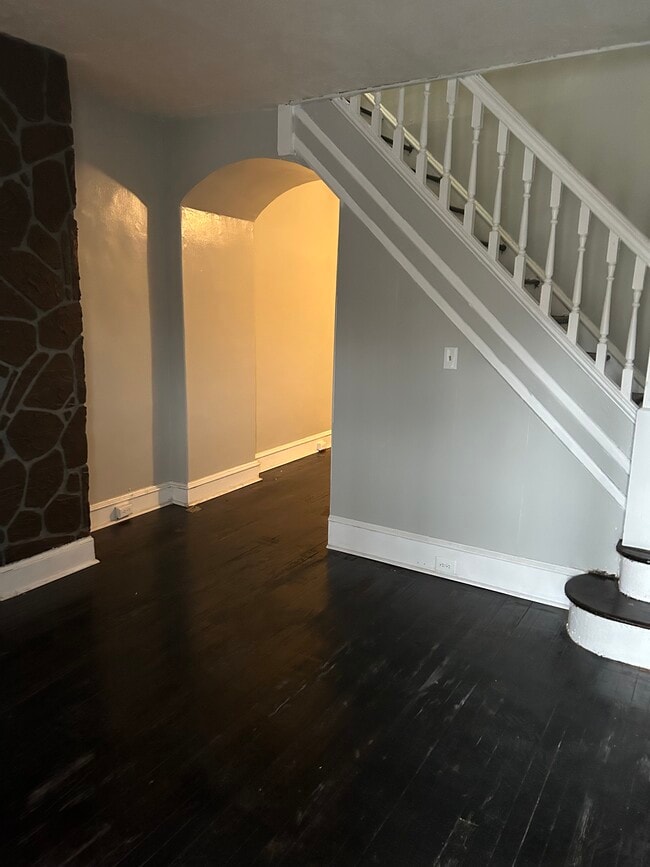 Building Photo - 1102 Morton Ave