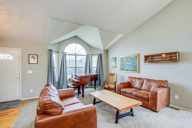 Building Photo - 4038 Pronghorn Meadows Cir