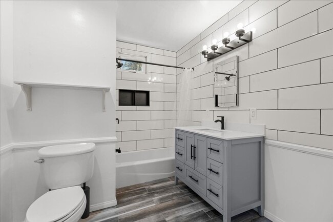 Building Photo - Stylish and Updated North Inglewood House ...