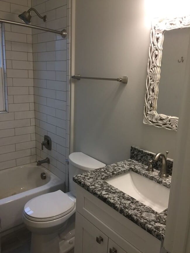 Building Photo - Cozy 2 Bedroom, 1 Bathroom Duplex – Comfor...