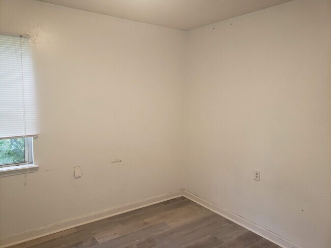 Building Photo - 41 Meldon Ave SE