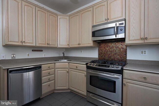 Building Photo - 1427 East Capitol St NE