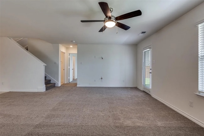 Building Photo - 749 Windsor Dr