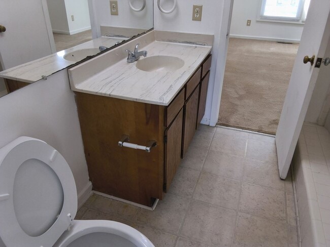 Building Photo - 3044 Kim Dr