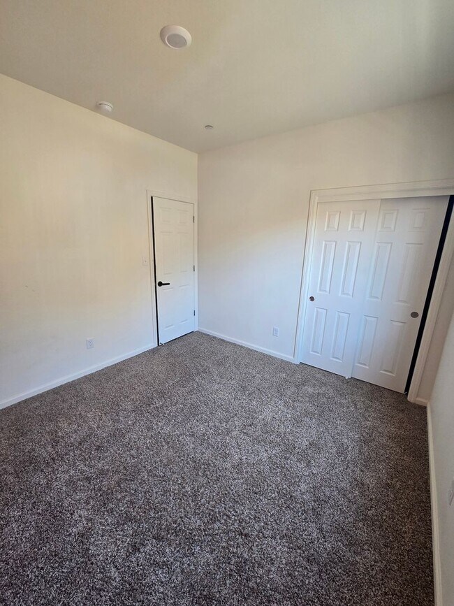 Building Photo - 799 W Brown Ave