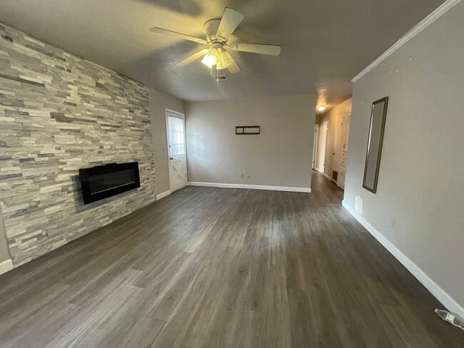 Building Photo - 2 Bed Duplex OKC- Move in Deposit-Free! (If Qualified)