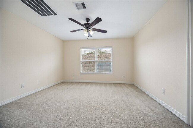 Building Photo - 10108 Hidden Creek Falls Ln
