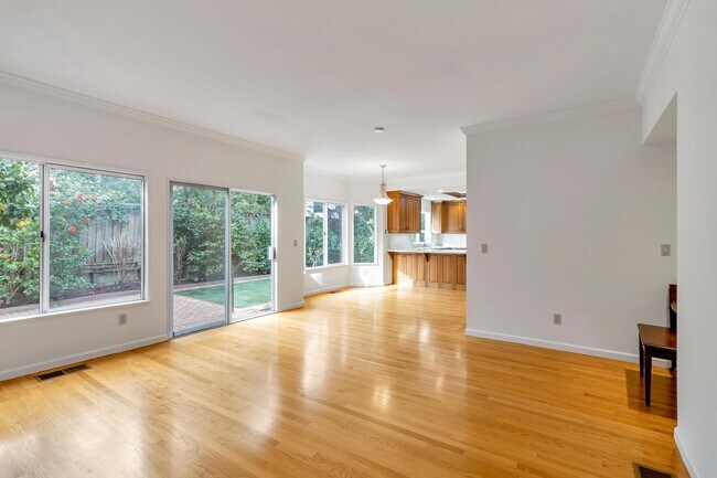 Building Photo - 302 Tadley Ct