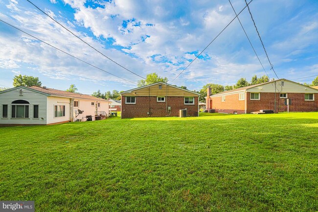 Building Photo - 2804 Hanson Ave