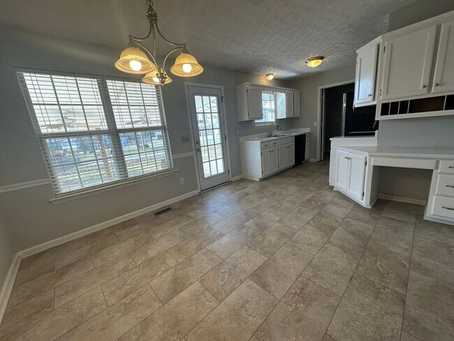 Building Photo - 2302 Medford Campbell Blvd