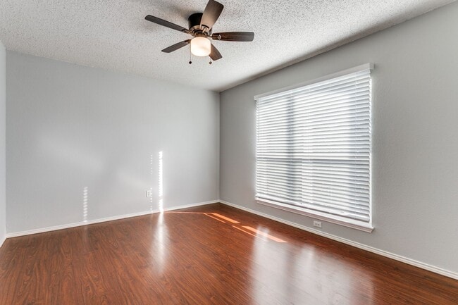 Building Photo - 1728 Creekpoint Dr