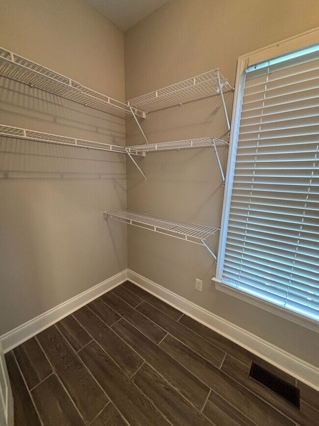 Building Photo - 522 Saint Helene Ct
