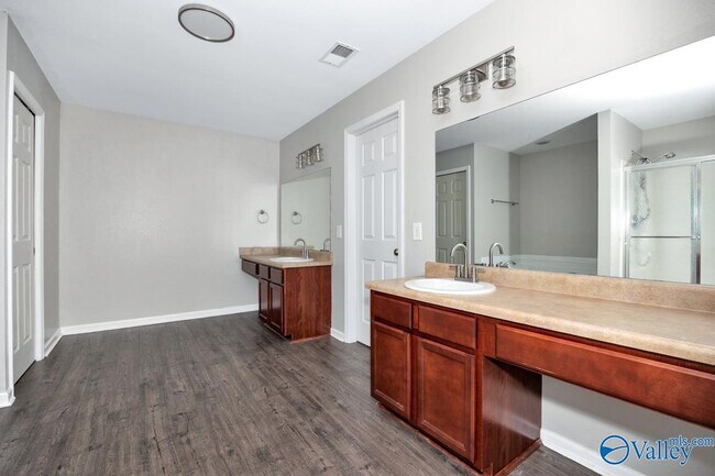 Building Photo - 3571 Avalon Lake Dr SW