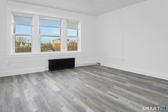 Building Photo - 1220 State St