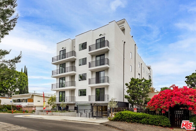 Building Photo - 10867 Fruitland Dr