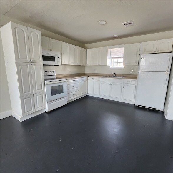 Building Photo - 4710 Pelican