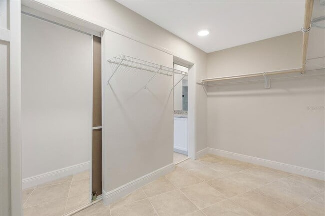 Building Photo - 5008 S Shore Dr