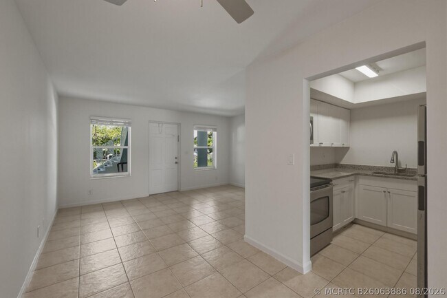 Building Photo - 4529 NE 21st Ave