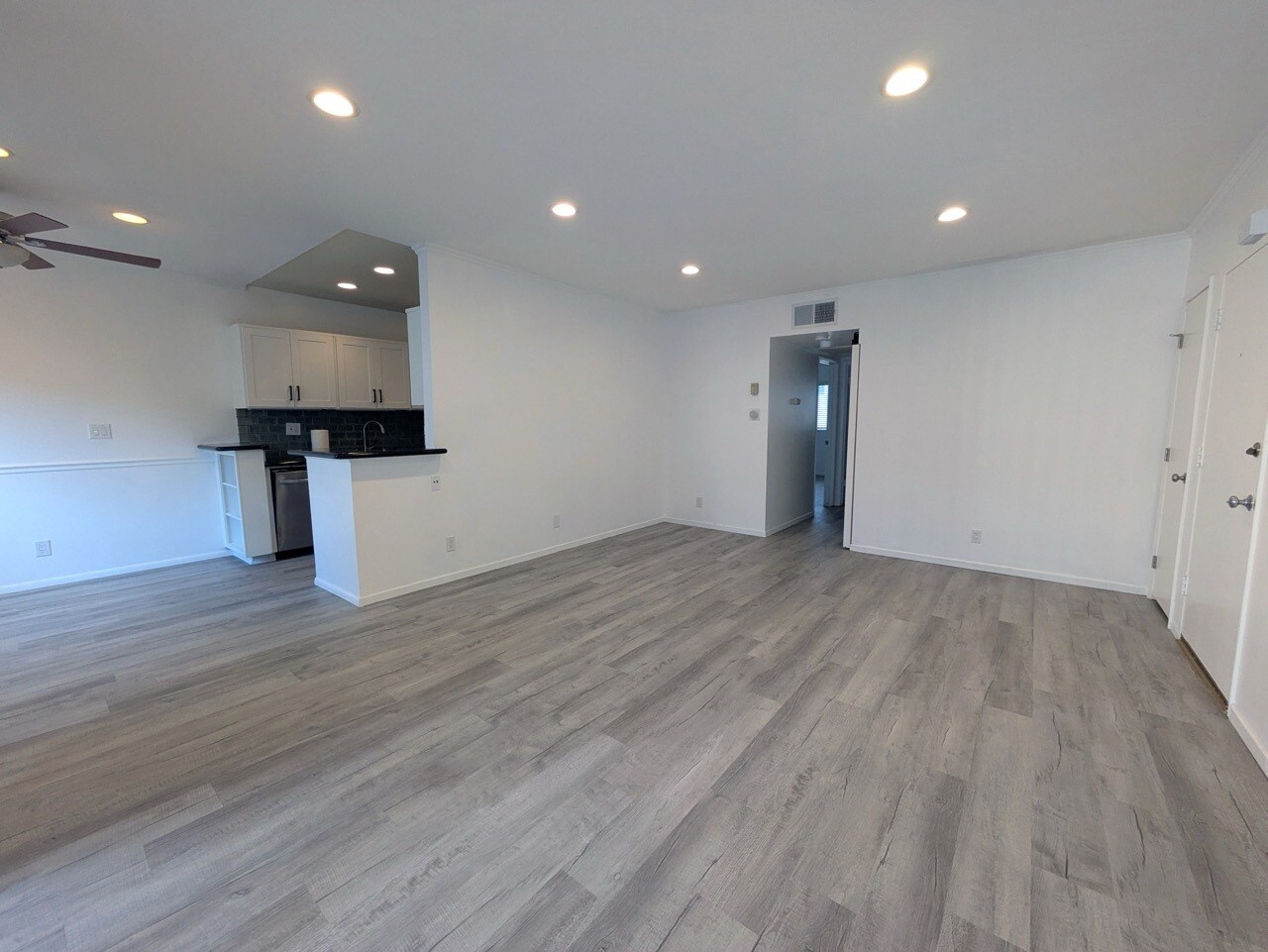 Building Photo - 5349 Newcastle Ave