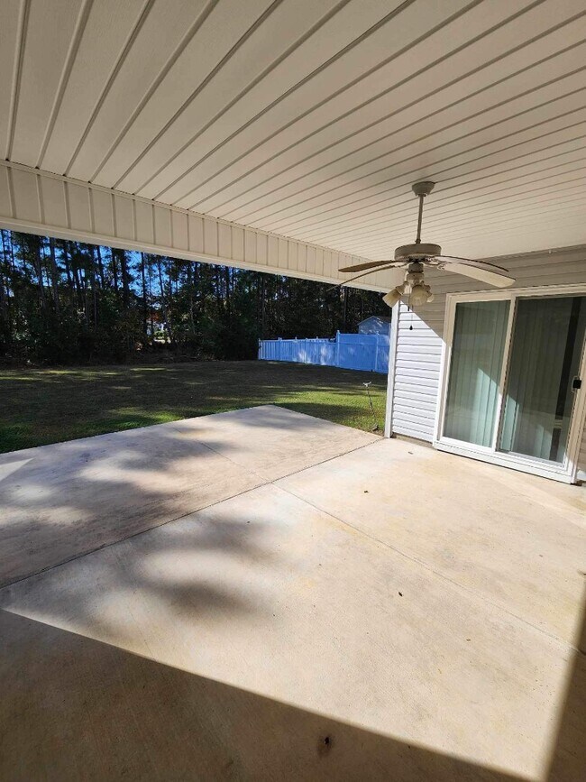 Building Photo - 215 Leadoff Dr