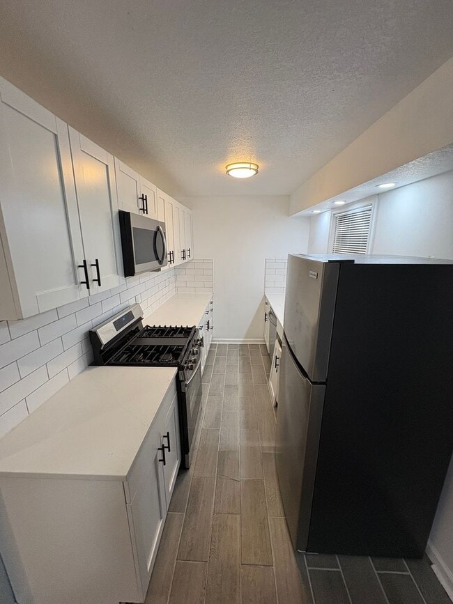 Building Photo - 3 Bed / 2.5 Bath Home on a Corner Lot – Bright, Updated, and Move-In Ready