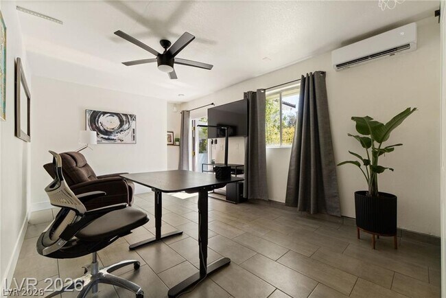 Building Photo - 2233 Versailles Ct