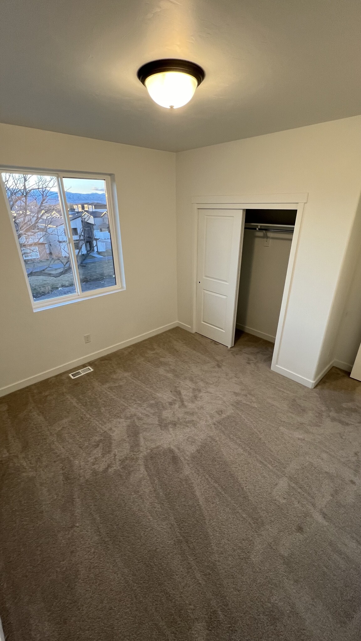 Building Photo - 594 S 900 W