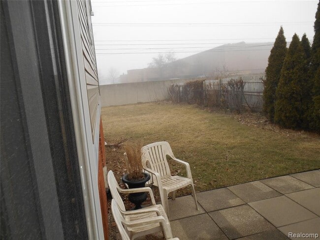 Building Photo - 1440 W Elmwood Ave