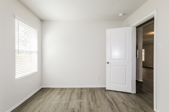 Building Photo - 212 Mouflon Dr