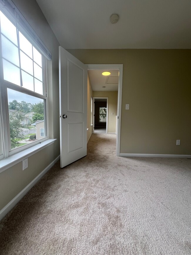 Building Photo - 114 Grand Oaks Dr