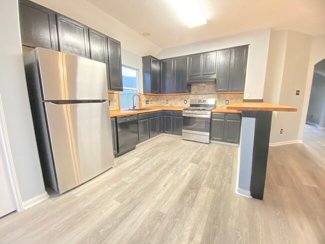 Building Photo - 4031 Raspberry Ct