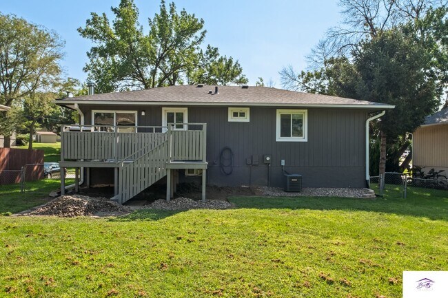 Building Photo - 7915 Heather Ave