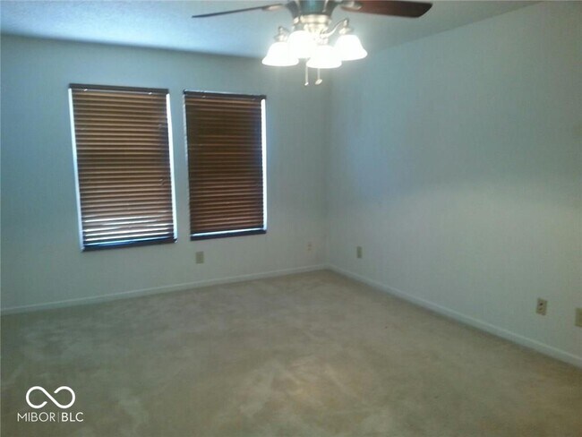 Building Photo - 11376 N Creekside Dr