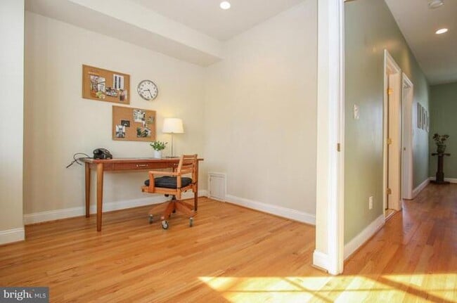 Building Photo - 1649 Kramer St NE