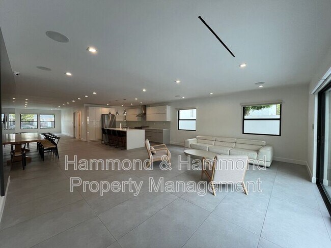 Building Photo - 5735 Saloma Ave