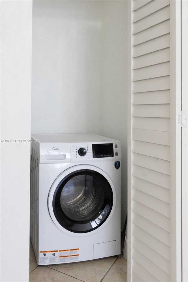 Building Photo - 3725 S Ocean Dr