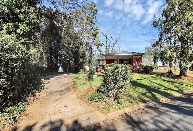 Building Photo - Charming 3BD/1BA Ranch Home