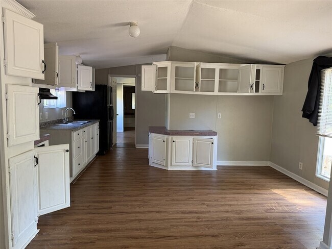 Building Photo - 10779 Doe Hill Dr
