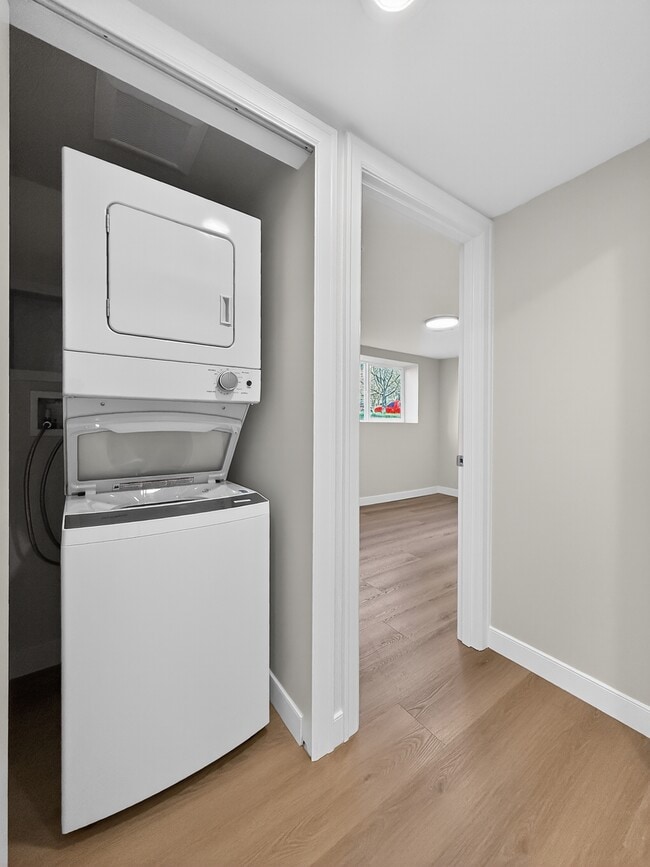 Building Photo - 8037 Brooklyn Ave NE