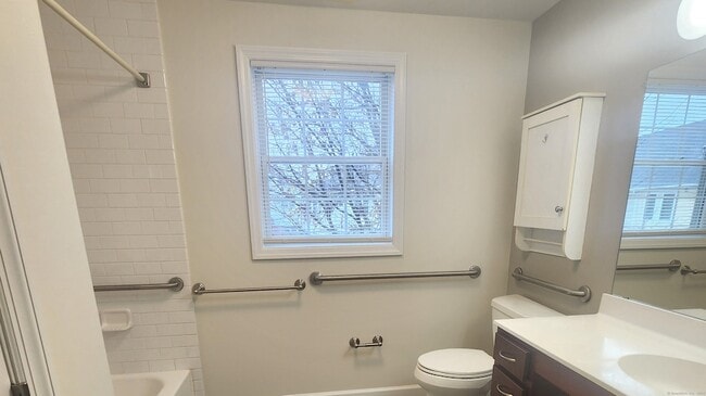 Building Photo - 10 Rockfield Dr
