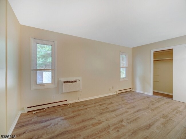 Building Photo - 850 Bloomfield Ave