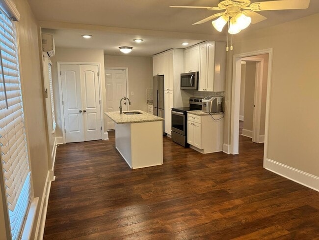 Building Photo - 1218 Pender St