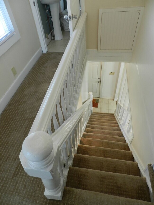Building Photo - Come live at the Bay! Two Bedroom Willoughby Beach Cottage Available August 1st