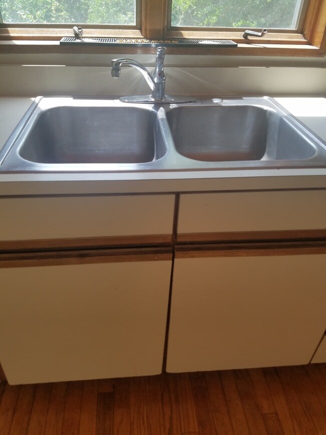 Building Photo - Single Family Home within walking distance to Quinnipiac