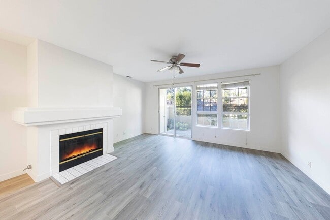 Building Photo - Spacious two-story Townhome