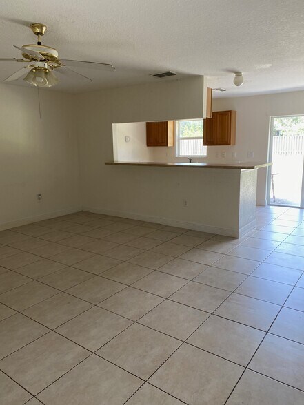 Building Photo - 133 Wilson Way NE