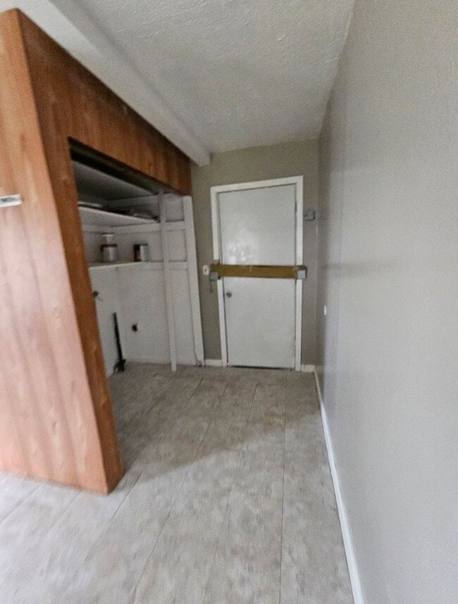 Building Photo - 3 Bedroom House Available